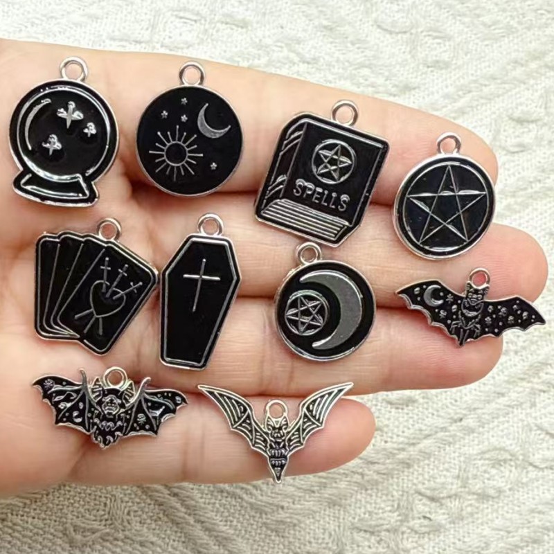 Jewelry Making Guide Book - 10 قطع من الحلي المعدنية المطلية