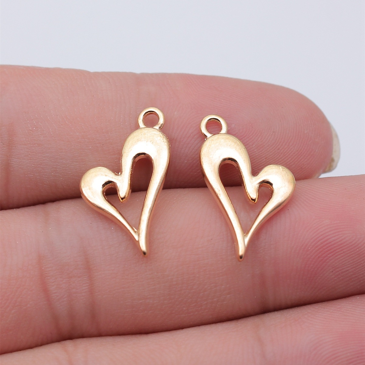 Jewelry Making For Couples - قلادة صغيرة على شكل قلب مجوف